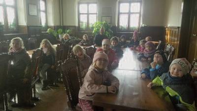 Kinder der Kita Borstel im Rathaus