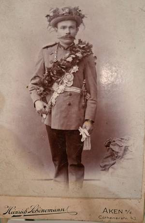 Kleine Sch&auml;tze der Akener Sch&uuml;tzengilde im Schifffahrts- und Heimatmuseum Aken